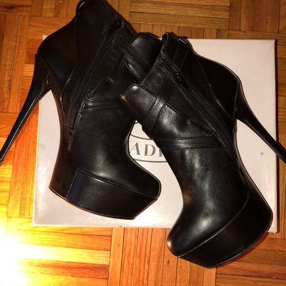 Matte all Black Heels🖤 - Picture 6 of 6